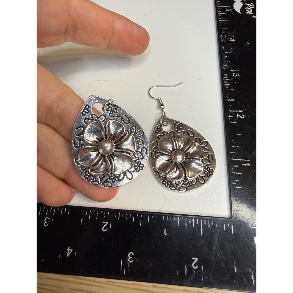 Silver Tone Floral Teardrop Dangle Earrings Embossed Flower Boho Botanical
